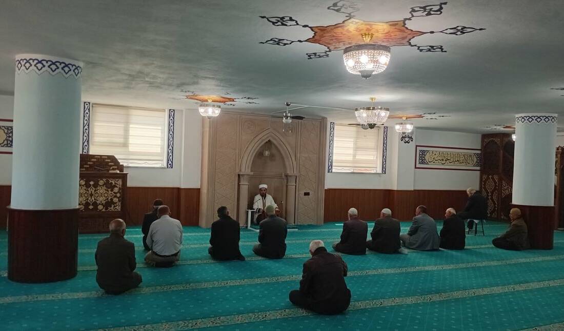 Sultanhanı’nda Kur’an sohbetlerine yoğun ilgi Sultanhanı İlçe Müftüsü Selman Çiloğlu tarafından düzenli olarak gerçekleştirilen pazar