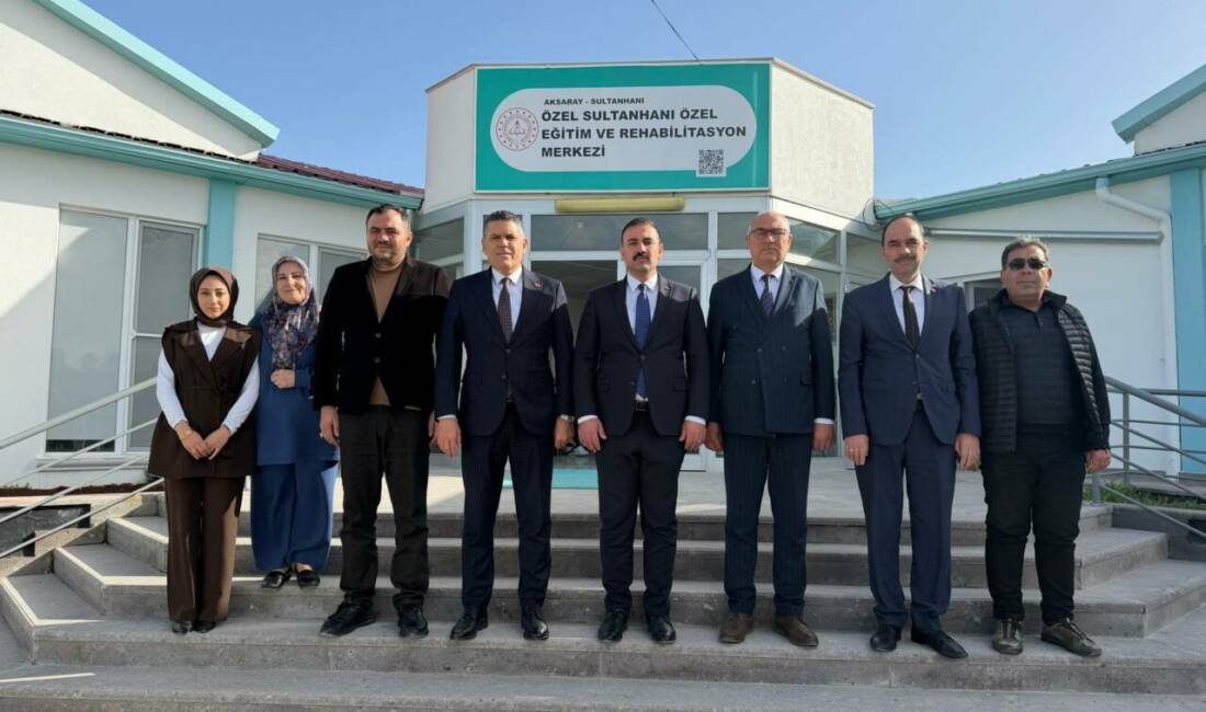 Sultanhanı Kaymakamı Bilal Göksun, Belediye Başkanı Fahri Solak ile birlikte