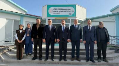 Sultanhanı Kaymakamı Bilal Göksun, Belediye Başkanı Fahri Solak ile birlikte