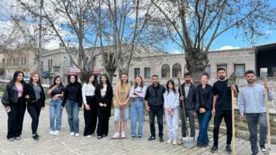 Aksaray Üniversitesi Güzelyurt MYO öğrencileri, gönüllülük dersi kapsamında lavanta ve