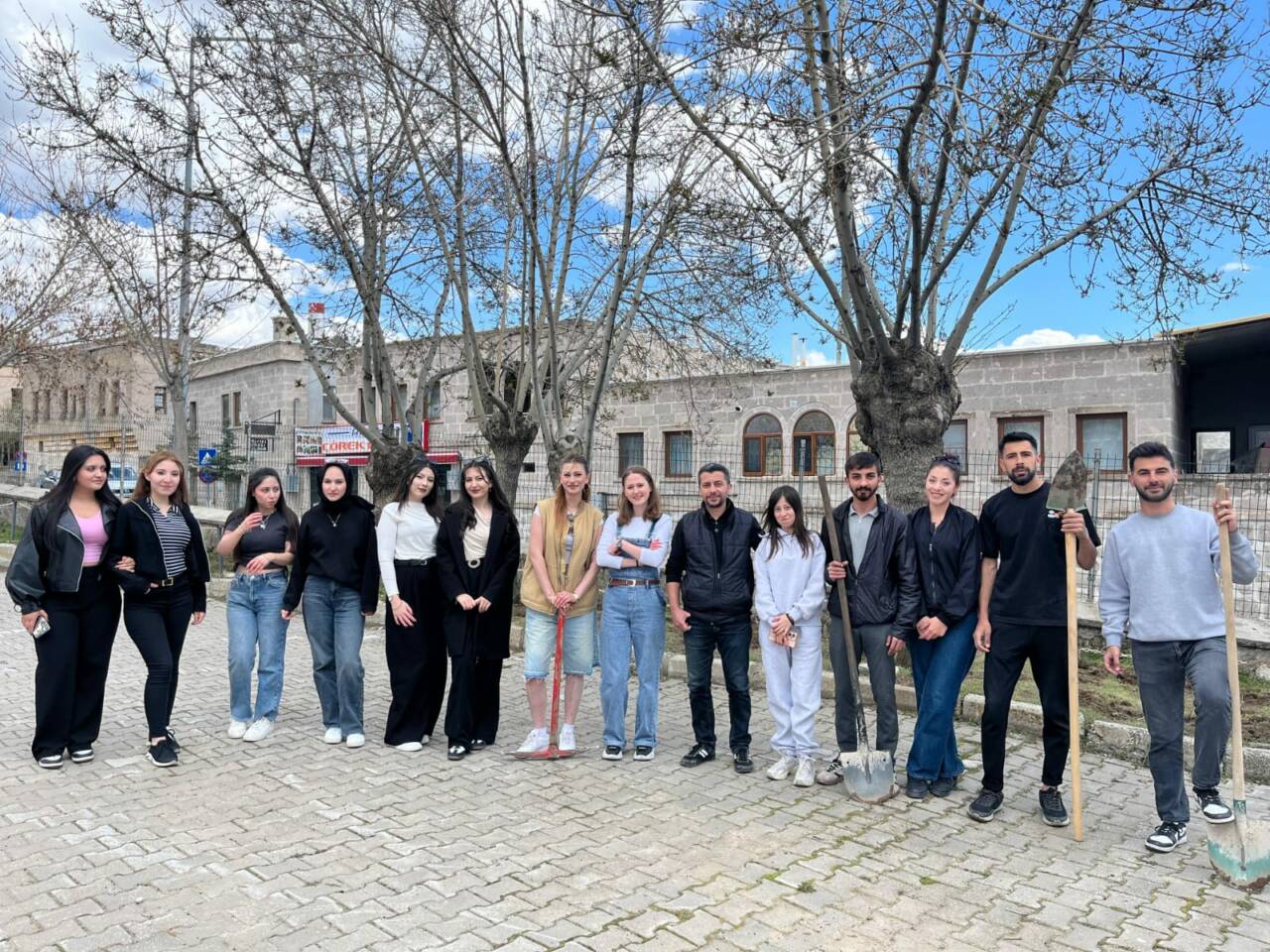 Aksaray Üniversitesi Güzelyurt MYO öğrencileri, gönüllülük dersi kapsamında lavanta ve