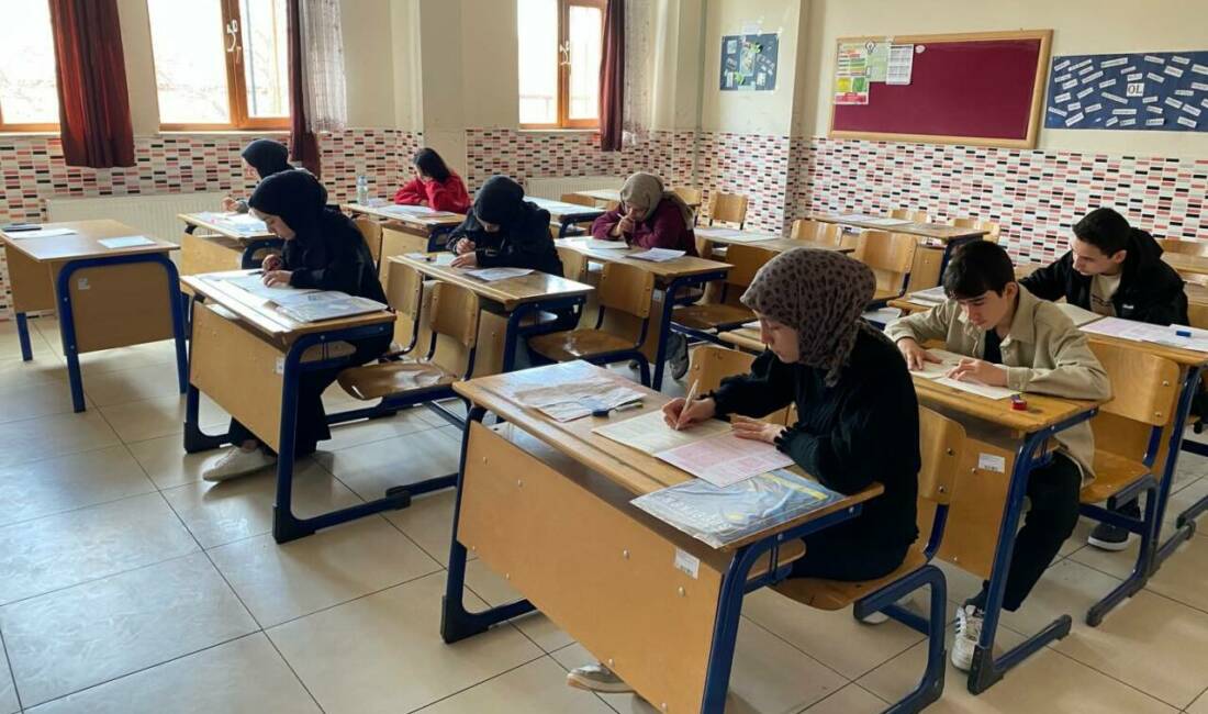 Sultanhanı’nda düzenlenen Umre ödüllü liseler arası bilgi yarışması yoğun katılımla