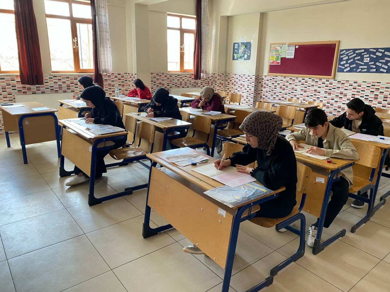Sultanhanı’nda düzenlenen Umre ödüllü liseler arası bilgi yarışması yoğun katılımla