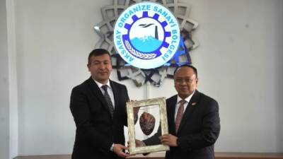 Endonezya’nın Ankara Büyükelçisi Achmad Rizal Purnama, Fahri Konsolos İbrahim Çavga,