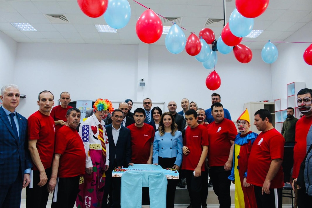 Aksaray’da Otizm Farkındalık Günü dolayısıyla devlet himayesindeki özel çocuklara yönelik