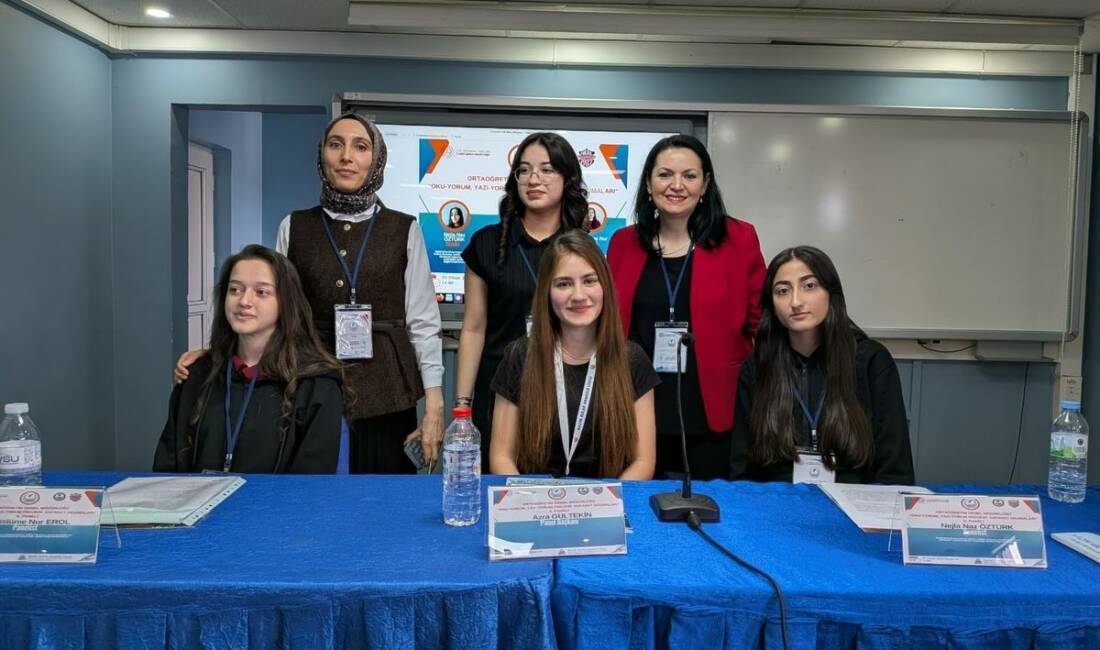 Aksaray’da “Safahat Okumaları” paneli yoğun ilgi gördü Aksaray İl Milli Eğitim Müdürlüğü tarafından yürütülen “Oku-Yorum, Yazı-Yorum” projesi