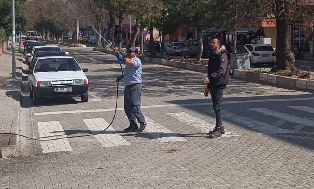 Aksaray’ın Sarıyahşi ilçesinde belediye ekipleri, yaz mevsimi öncesinde halk sağlığını