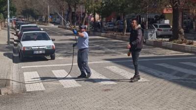 Aksaray’ın Sarıyahşi ilçesinde belediye ekipleri, yaz mevsimi öncesinde halk sağlığını