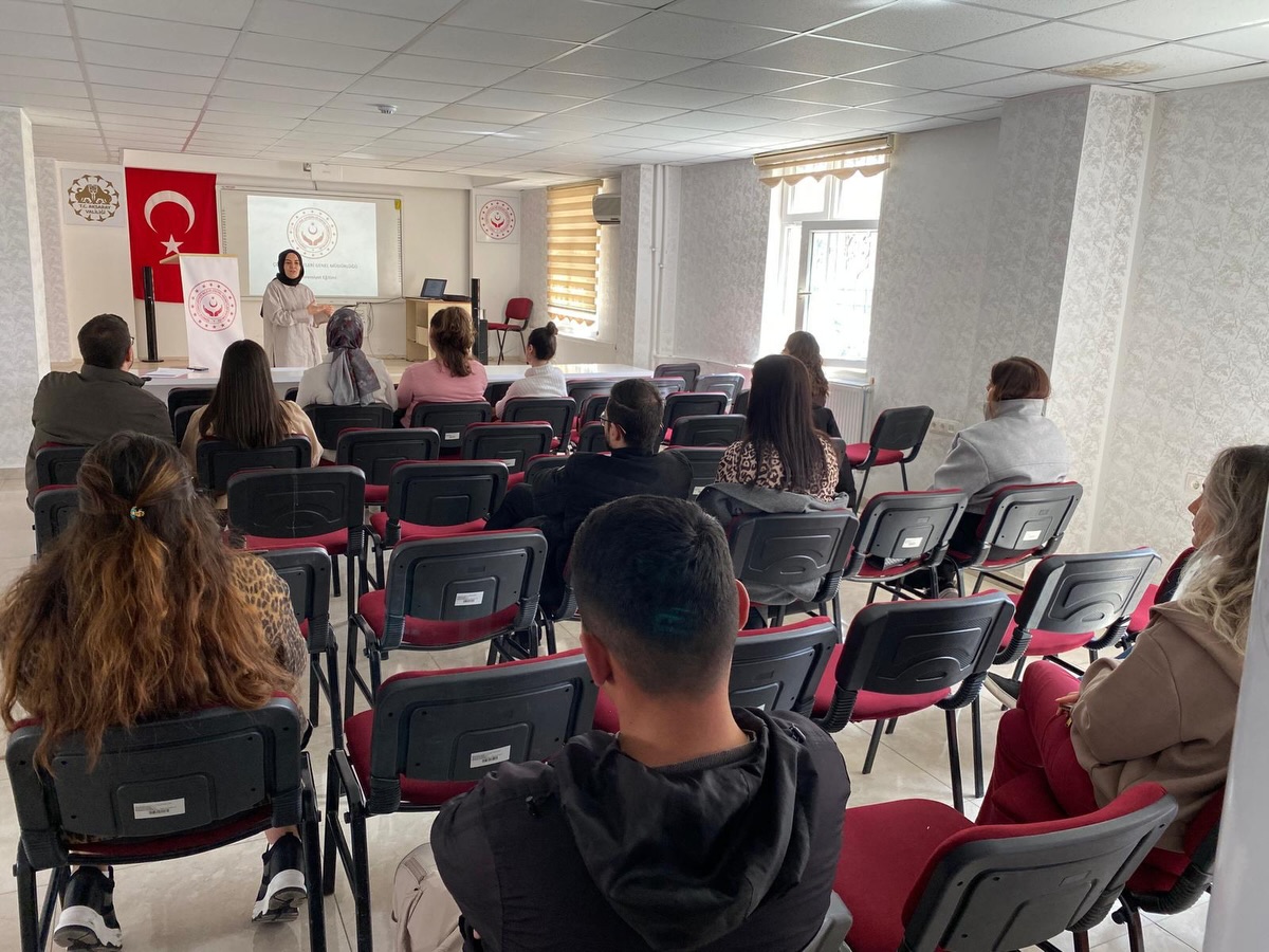 Aksaray’da Aile ve Sosyal Hizmetler İl Müdürlüğü tarafından düzenlenen eğitim