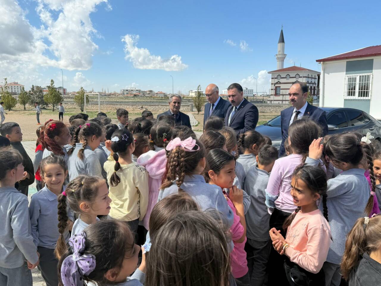 Sultanhanı Kaymakamı Bilal Göksun, ilçede eğitim kurumlarına yönelik ziyaretleri kapsamında