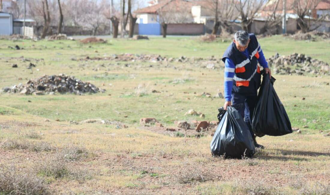 Aksaray Belediyesi ekipleri, Hürriyet Mahallesi’nde kapsamlı temizlik çalışması gerçekleştirerek vatandaşlara