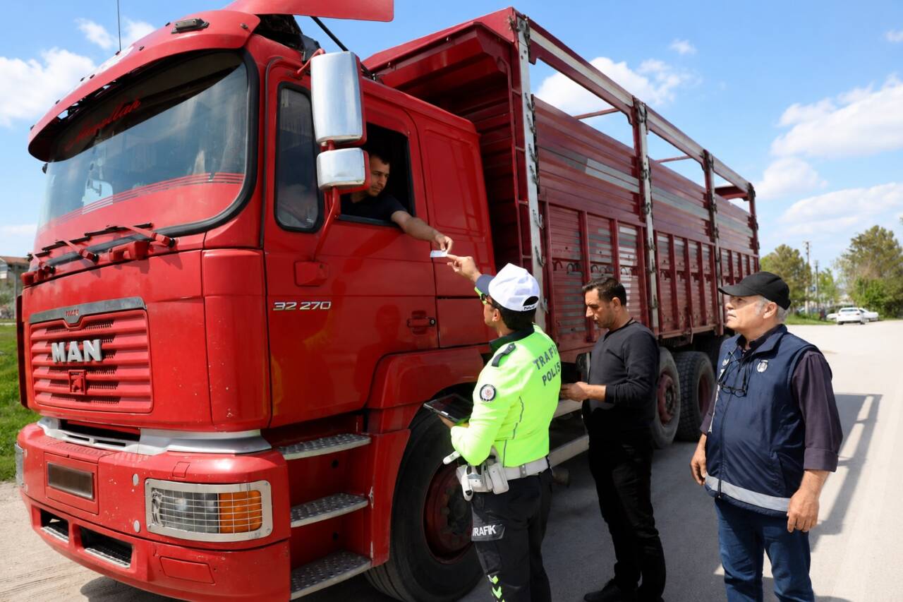 Aksaray Belediyesi ekipleri, Trafik Denetleme Şube Müdürlüğü ekipleri ile birlikte