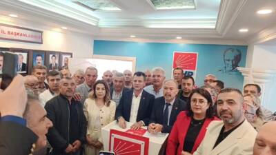 Cumhuriyet Halk Partisi’nde Kurban Bayramı dolayısıyla düzenlenen bayramlaşma programında birlik,