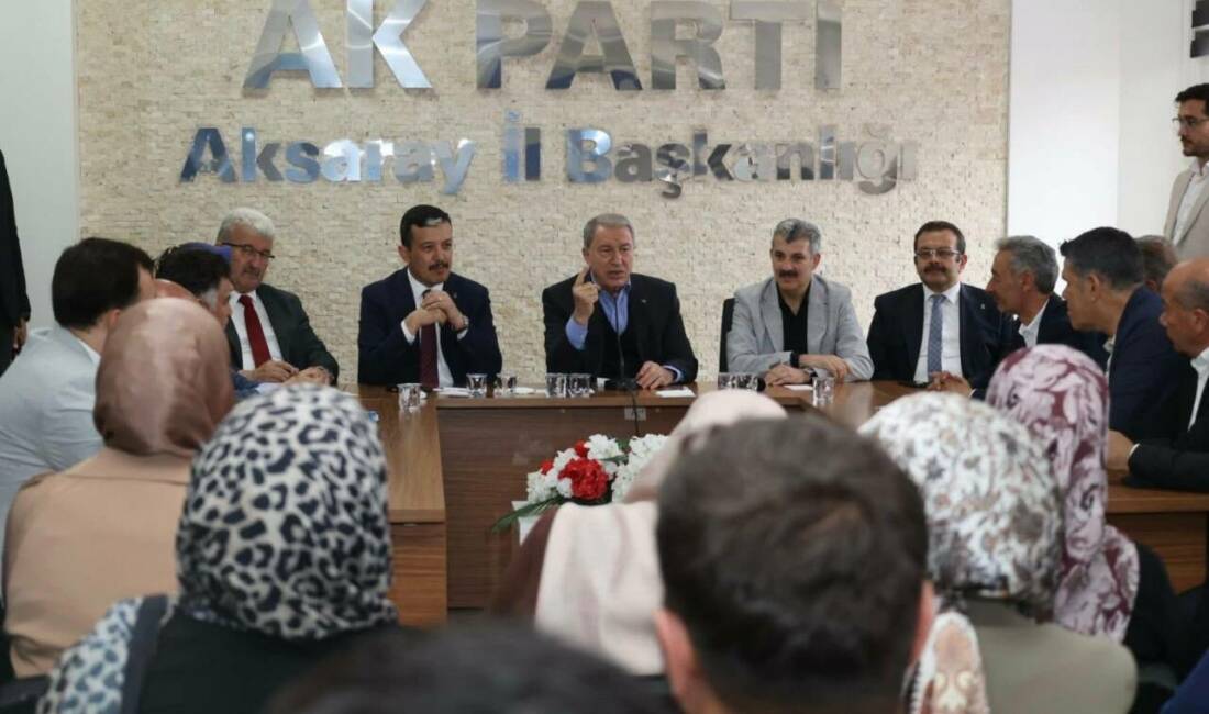 AK Parti Aksaray il teşkilatında coşkulu buluşma: Hulusi Akar teşkilatla bir araya geldi Bir dizi ziyaret ve temaslarda bulunmak üzere Aksaray’a gelen Önceki