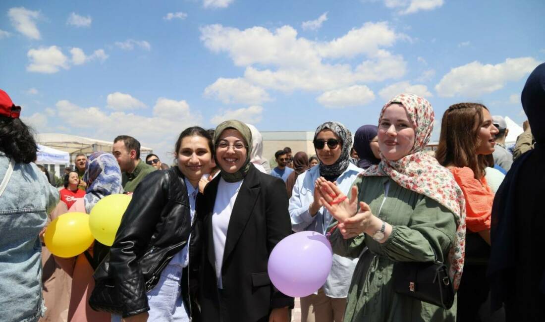 Aksaray Üniversitesinde engelsiz Bahar Şenlikleri coşkusu yaşandı Aksaray Üniversitesi (ASÜ) tarafından düzenlenen “Engelsiz Bahar Şenlikleri” kapsamında gerçekleştirilen