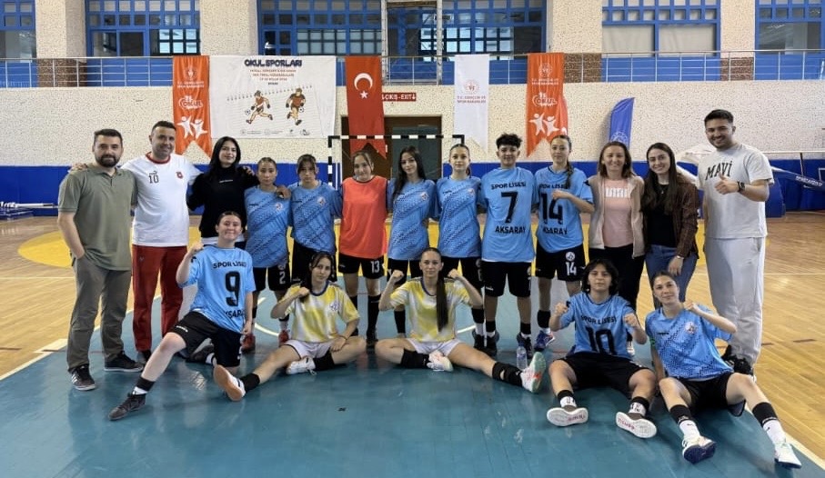 Niğde’de düzenlenen Türkiye Şampiyonası’nda mücadele eden Aksaray Spor Lisesi Kız