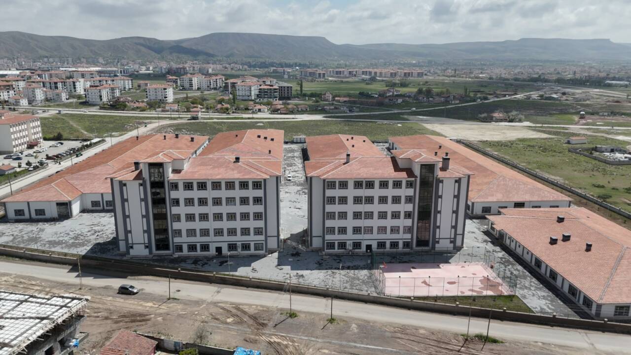 Aksaray’da mesleki eğitimi güçlendirecek dev yatırım tamamlandı. 48 derslik ve