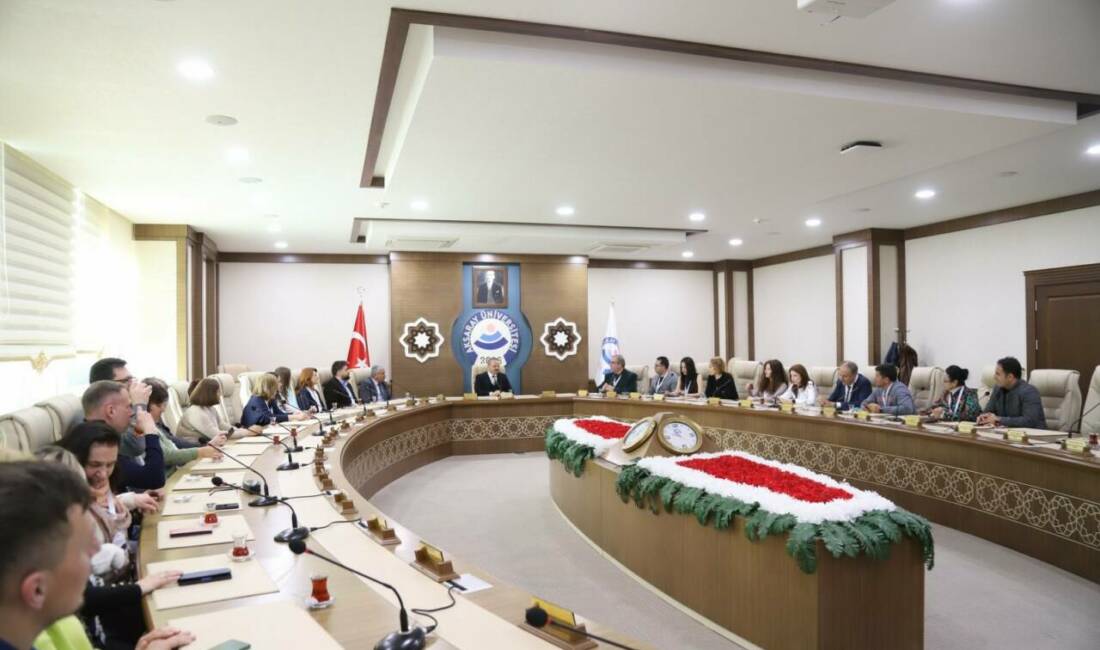 Yedi ülkeden 17 akademisyen Aksaray Üniversitesinde buluştu Aksaray Üniversitesi (ASÜ) uluslararasılaşma vizyonu doğrultusunda önemli bir etkinliğe ev