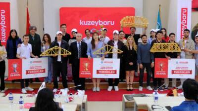 &nbsp; Balıkesir Üniversitesi’nde düzenlenen yarışmada öğrenciler, makarna köprüleriyle mühendislik ve