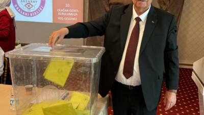 Aksaray’da yapılan genel kurulda 103 delegenin oyunu alan Veysel Öztürk,