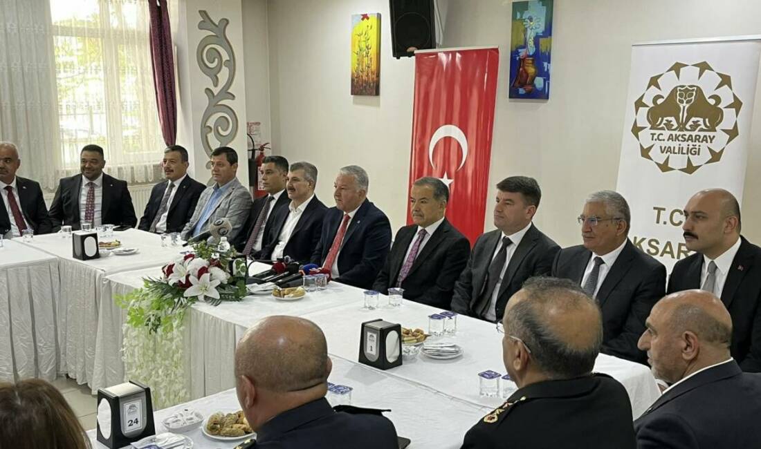 Aksaray protokolü ve vatandaşlar Öğretmenevi’nde buluştu, birlik ve beraberlik mesajları