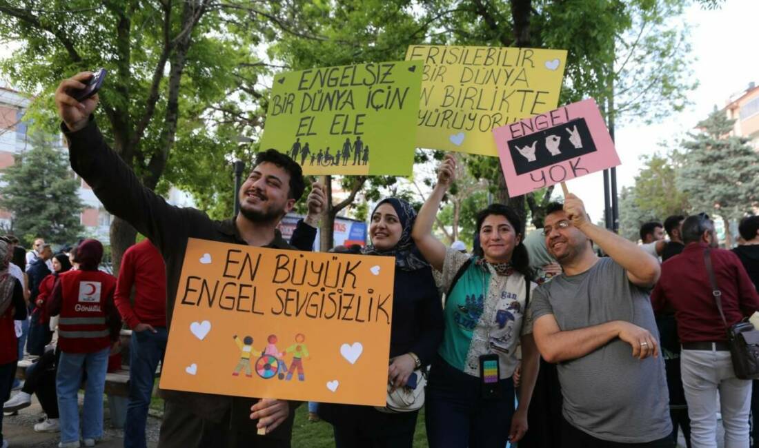 Aksaray’da Engelliler Haftası kapsamında farkındalık yürüyüşü düzenlendi 10–16 Mayıs Engelliler Haftası kapsamında Aksaray’da düzenlenen farkındalık yürüyüşü, yüzlerce