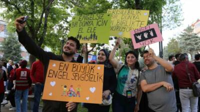 10–16 Mayıs Engelliler Haftası kapsamında Aksaray’da düzenlenen farkındalık yürüyüşü, yüzlerce