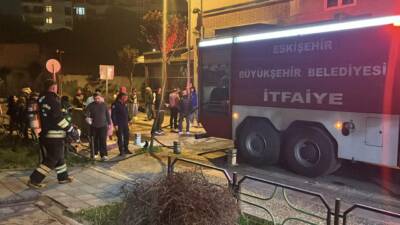 Eskişehir'in Tepebaşı ilçesinde bir eğlence mekanının alt katında çıkan yangın