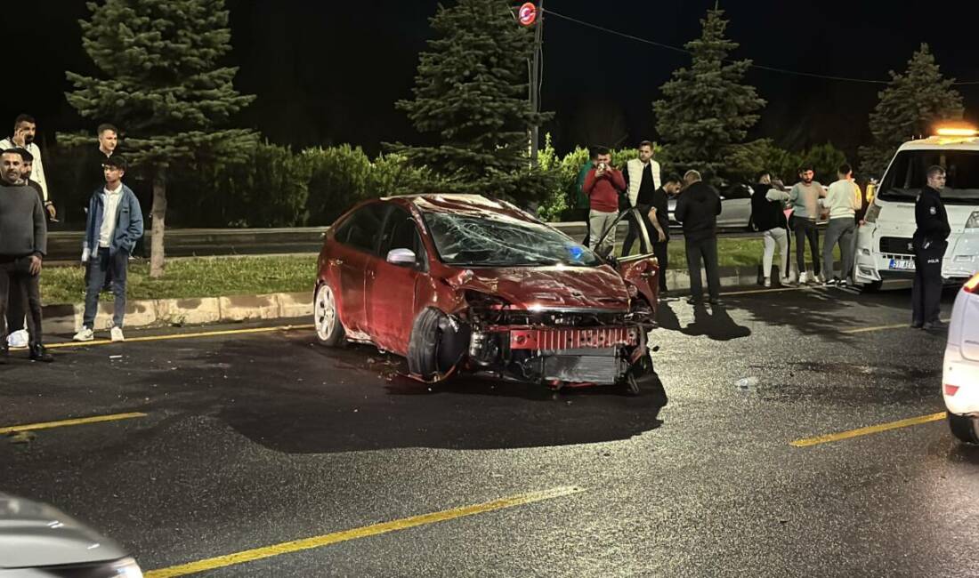 Devrilen otomobildeki 1 kişi yaralandı Niğde'de devrilen otomobildeki 1 kişi yaralandı.