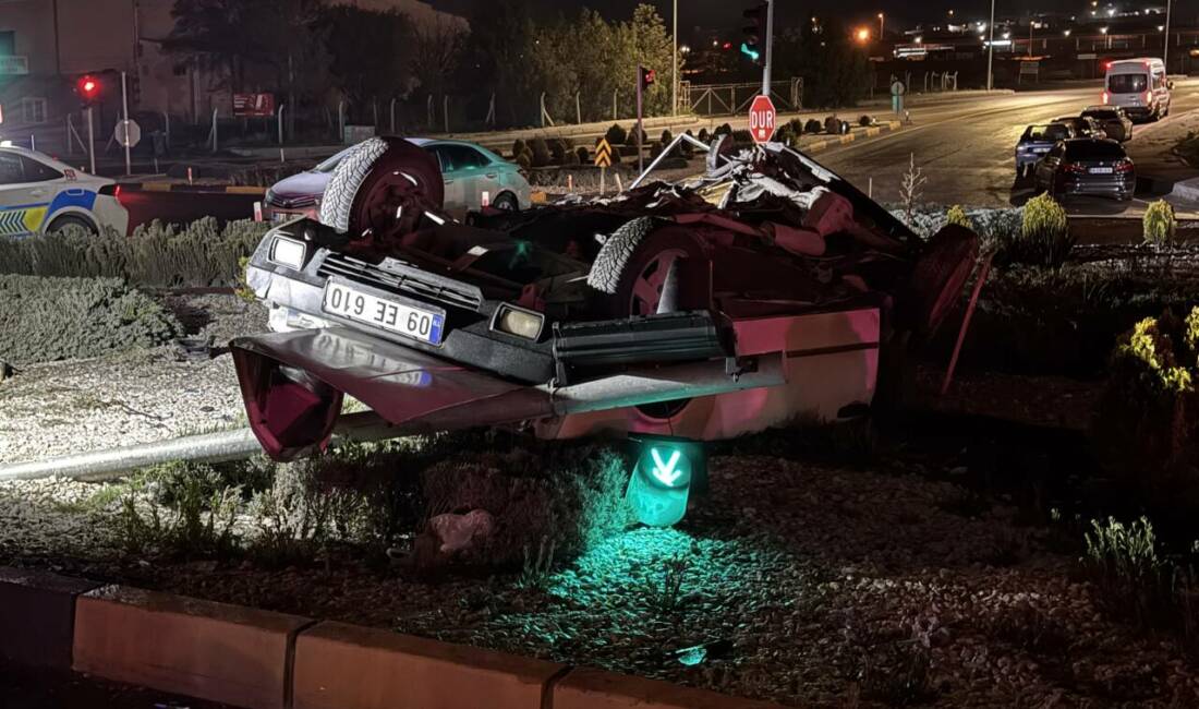 İki otomobilin çarpıştığı kazada 2’si ağır 4 kişi yaralandı Niğde'de iki otomobilin çarpışması sonucu 2'si ağır 4 kişi yaralandı.