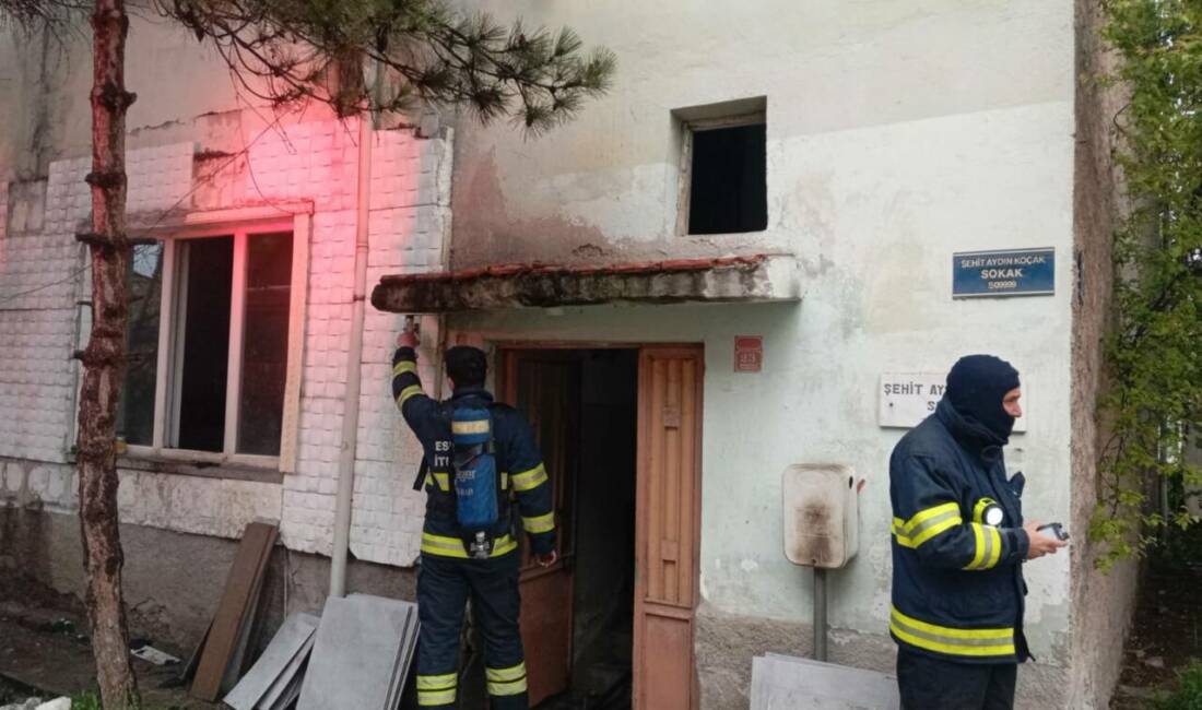 2 katlı binanın giriş katında çıkan yangında bir kişi öldü Eskişehir'in Odunpazarı ilçesinde iki katlı binanın giriş katında çıkan yangında