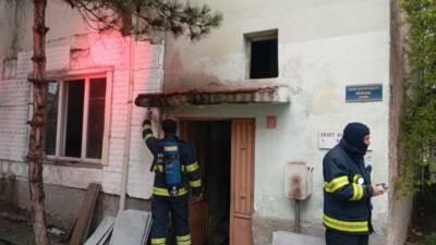 Eskişehir'in Odunpazarı ilçesinde iki katlı binanın giriş katında çıkan yangında