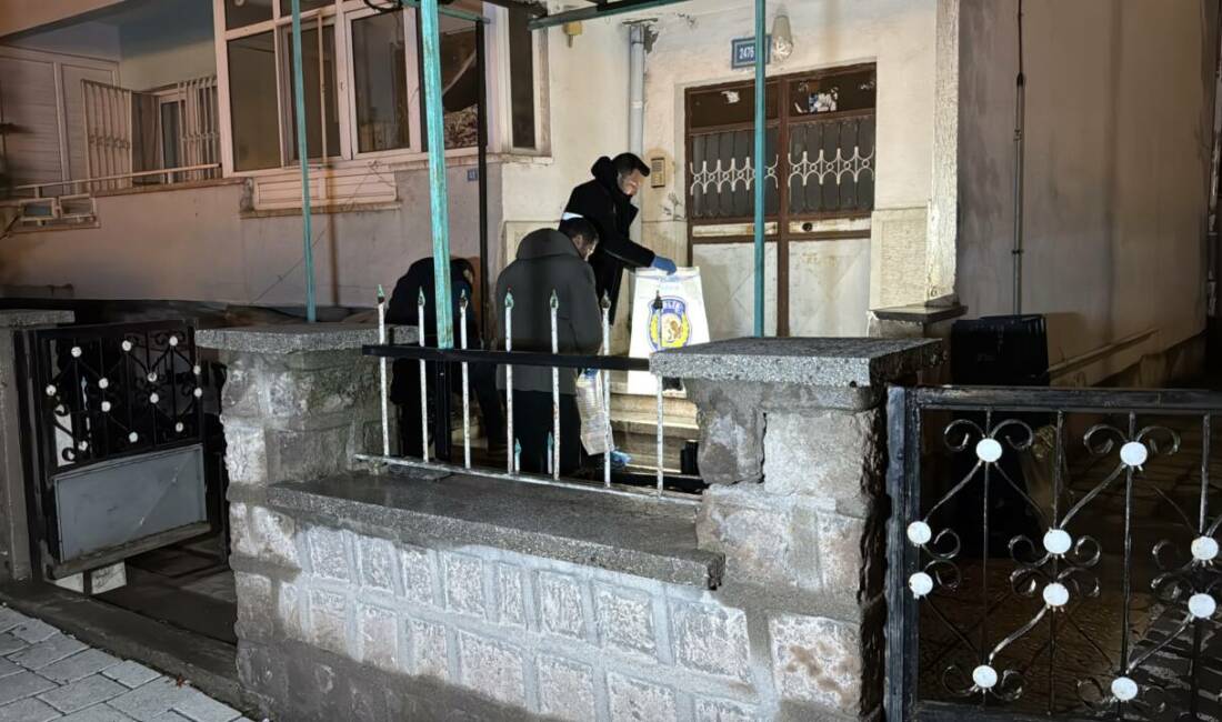 Baba ve oğlu bıçaklı kavgada birbirini yaraladı Nevşehir'de baba ve oğul bıçaklı kavgada birbirini yaraladı.