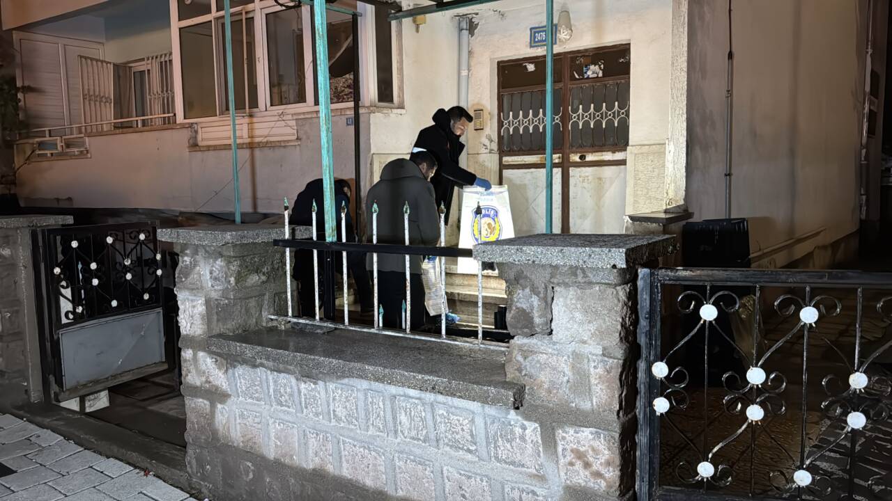 Nevşehir'de baba ve oğul bıçaklı kavgada birbirini yaraladı.