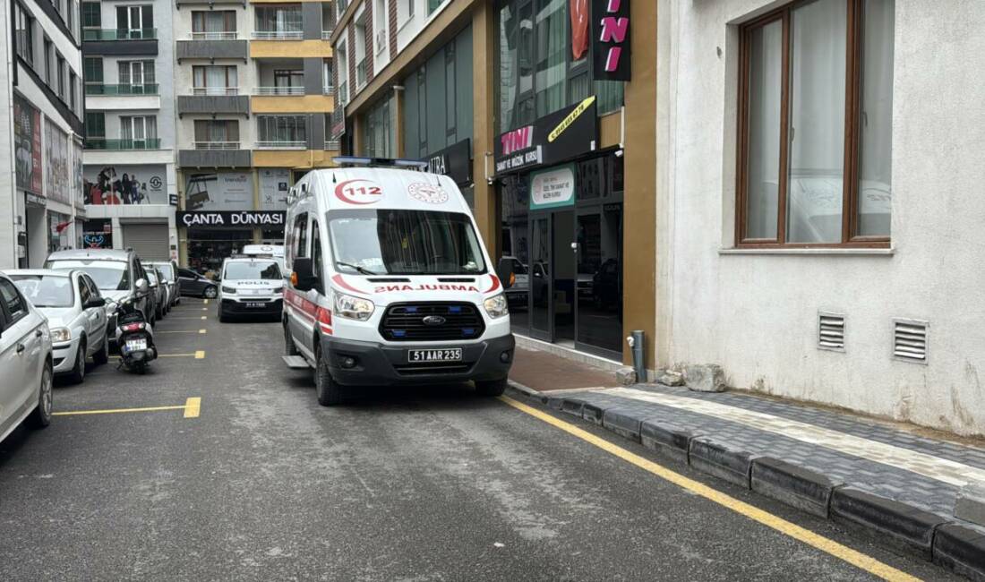 Bir kişi apart evde ölü bulundu Niğde'de yakınlarının haber alamadığı kişi apart evde ölü bulundu.