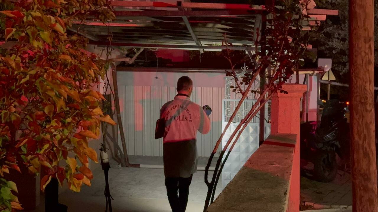 Karaman'da yakınlarının haber alamadığı kişi evinde ölü bulundu.