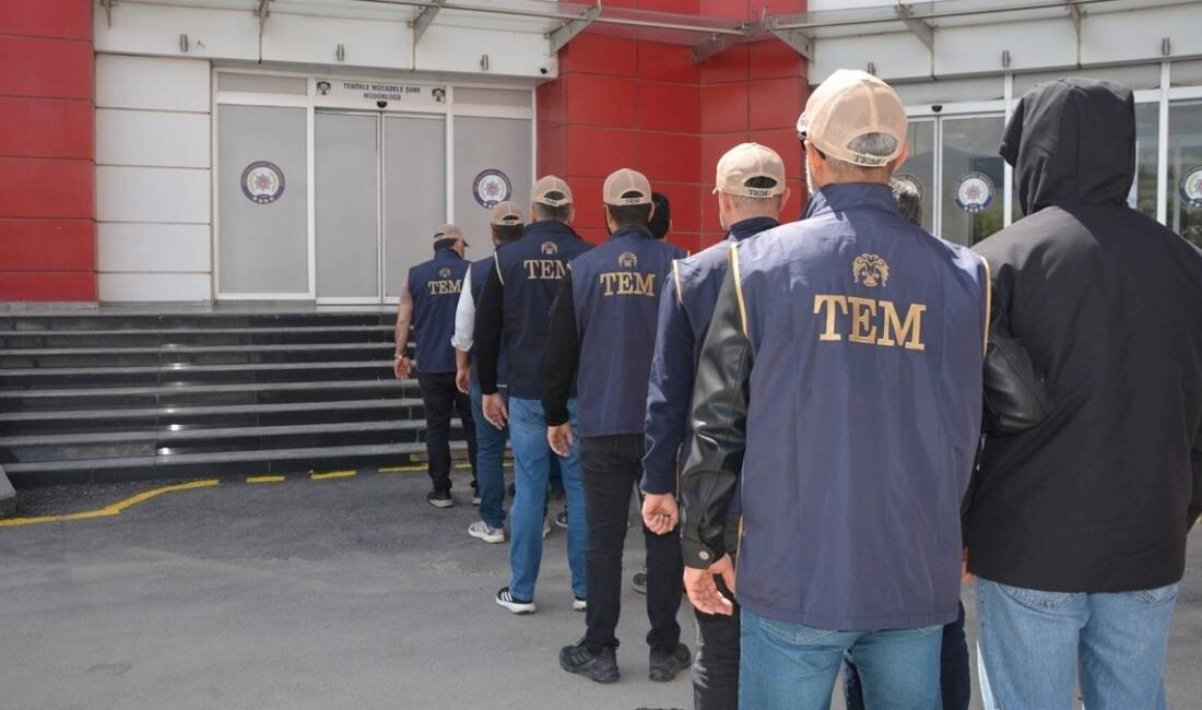 FETÖ operasyonunda 23 şüpheli gözaltına alındı Malatya merkezli 17 ilde düzenlenen FETÖ operasyonunda 23 şüpheli gözaltına