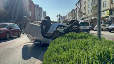 Karaman'da otomobilin devrilmesi sonucu sürücü yaralandı.
