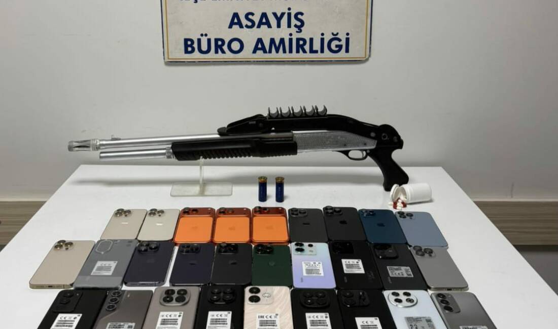 Kaçakçılık operasyonunda 2 şüpheli yakalandı Konya'nın Akşehir ilçesinde düzenlenen kaçakçılık operasyonunda 2 şüpheli gözaltına alındı.