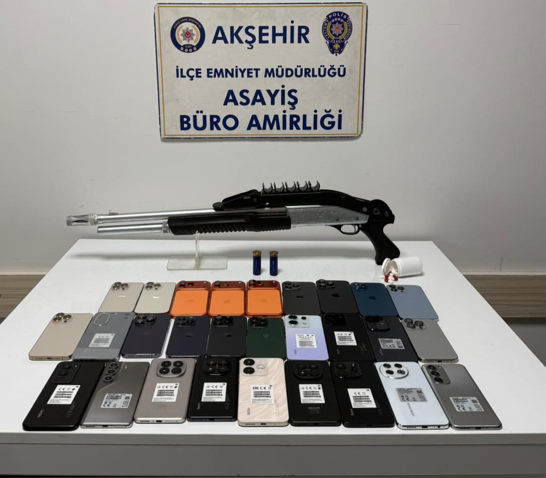 Konya'nın Akşehir ilçesinde düzenlenen kaçakçılık operasyonunda 2 şüpheli gözaltına alındı.