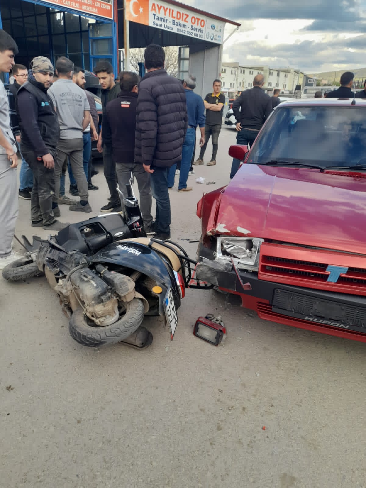 Sivas'ın Suşehri ilçesinde motosiklet ile otomobilin çarpışması sonucu bir sürücü