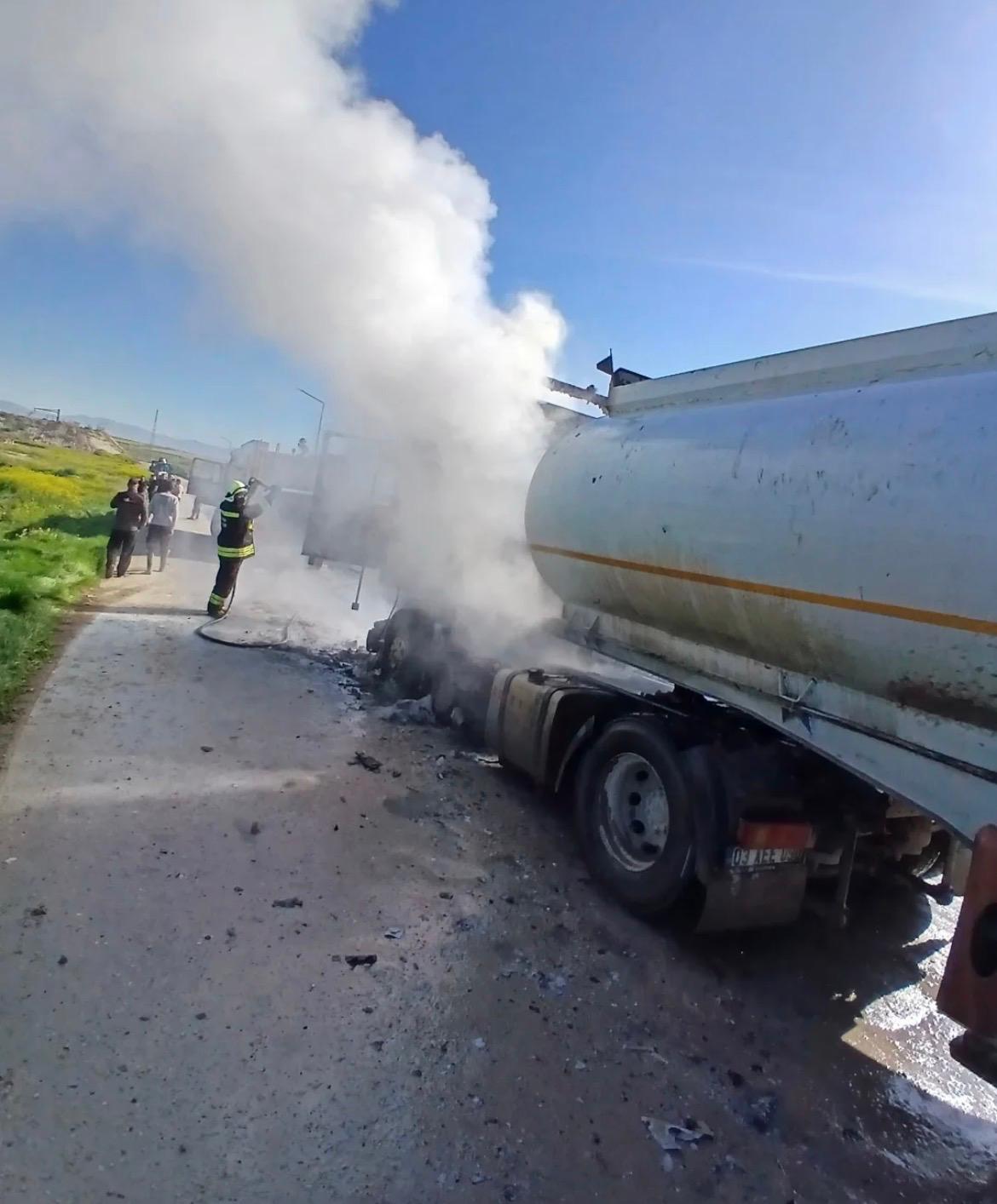 Eskişehir'in Sivrihisar ilçesinde, seyir halindeki bir tankerde çıkan yangın, itfaiye