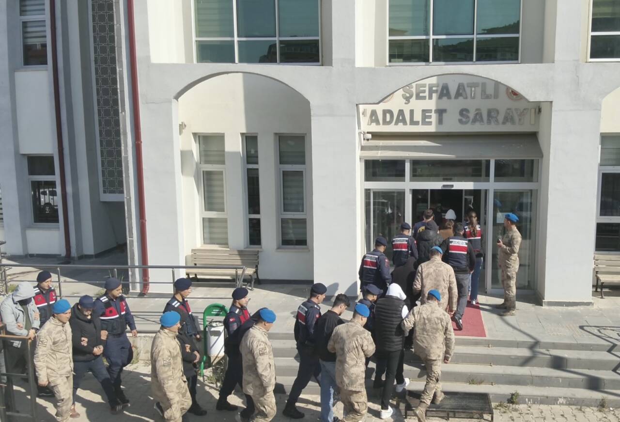 Yozgat merkezli 9 ilde düzenlenen dolandırıcılık operasyonunda 14 zanlı gözaltına
