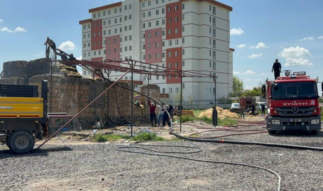 Aksaray'da samanlıkta çıkan yangın söndürüldü.