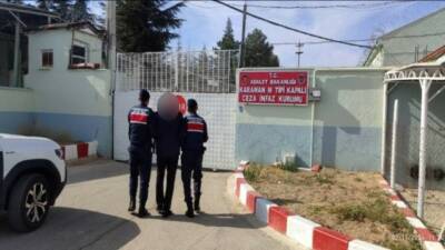 Karaman'da çeşitli suçlardan aranan 105 kişi gözaltına alındı.