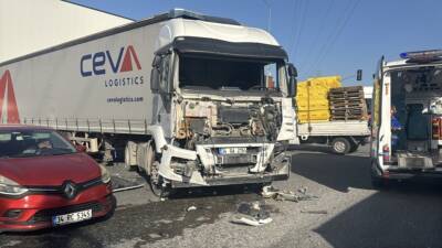 Kocaeli'nin Çayırova ilçesinde işçi servisi ile tırın çarpışması sonucu ilk