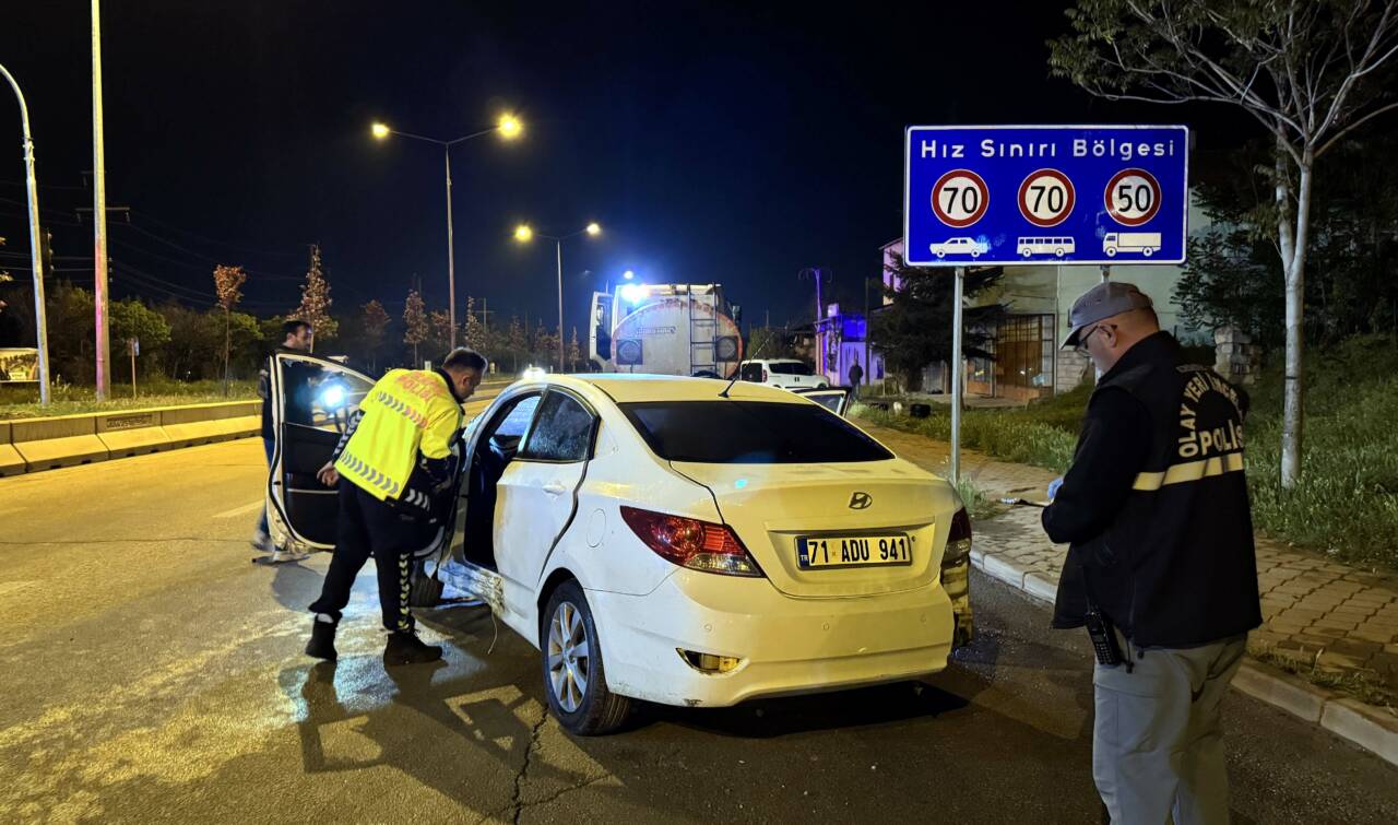 Kırıkkale'de bir otomobilin park halindeki çekiciye çarpması sonucu 1 kişi