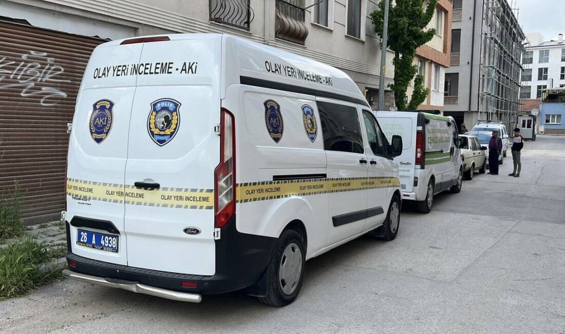 Eskişehir'in Tepebaşı ilçesinde 31 yaşındaki kişi evinde ölü bulundu.