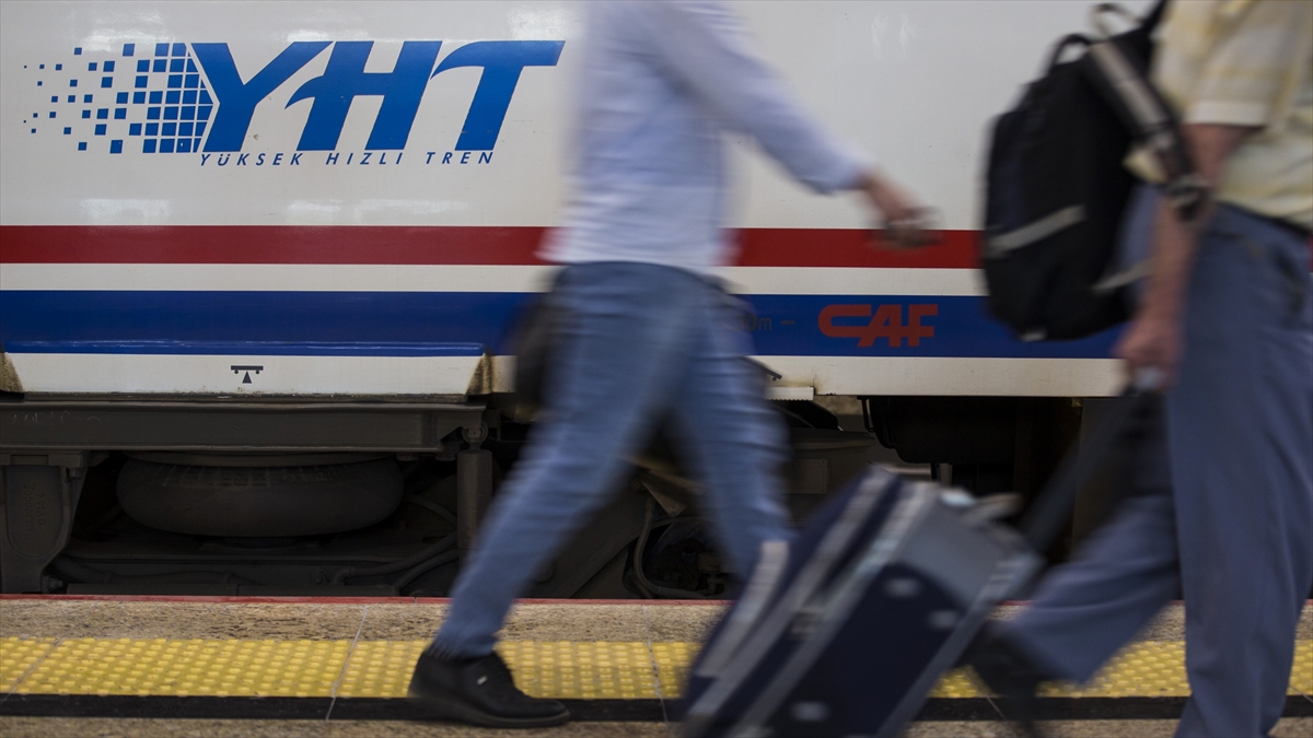 AA muhabirinin edindiği bilgiye göre, yüksek hızlı tren (YHT), ana