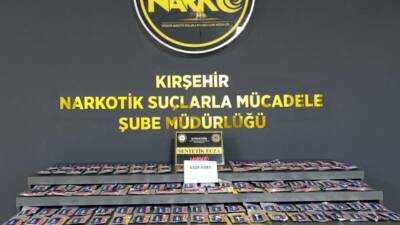 Kırşehir'in Çiçekdağı ilçesinde bir araçta 6 bin 328 sentetik hap